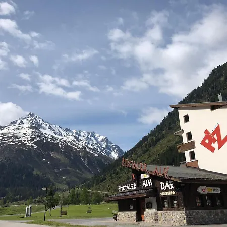 Piz-hotel Hotel