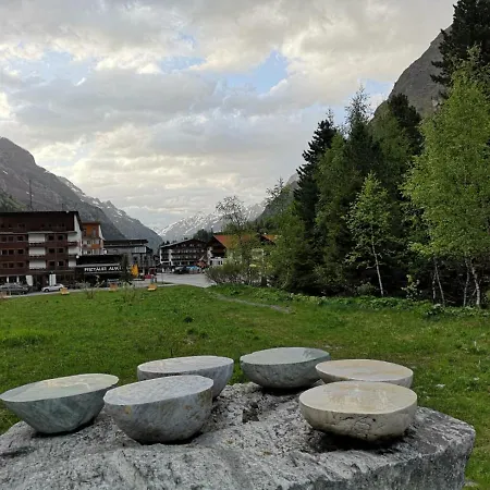 Piz-hotel Szálloda