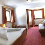 Ξενοδοχείο Piz-hotel 3*