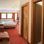 Ξενοδοχείο Piz-hotel 3*